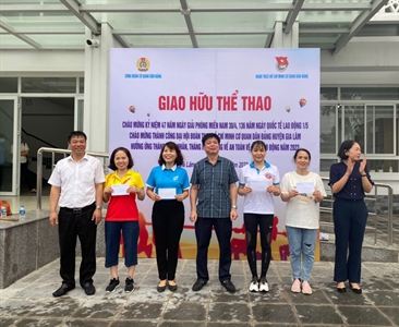 Giao lưu thể thao chúc mừng Đại hội Đoàn huyện Sóc Sơn, Gia Lâm và chào...